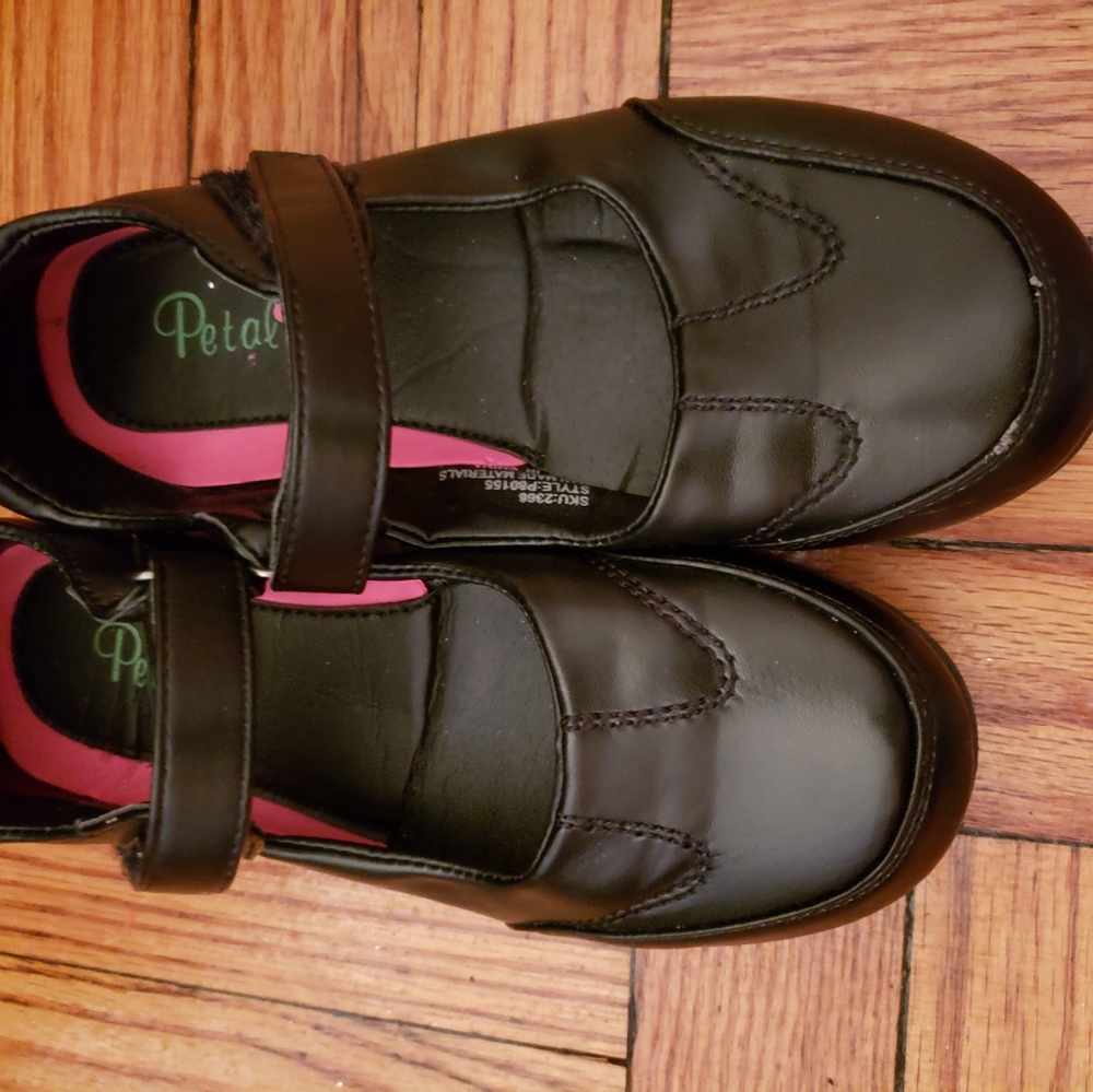 Lil girls school shoes